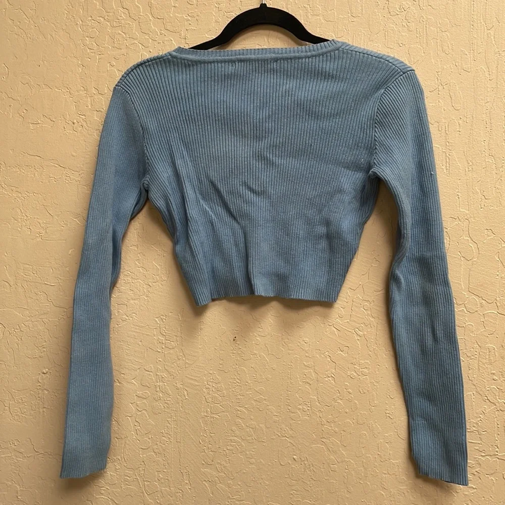 Brandy Melville Cropped Sweater - Picture 6 of 7